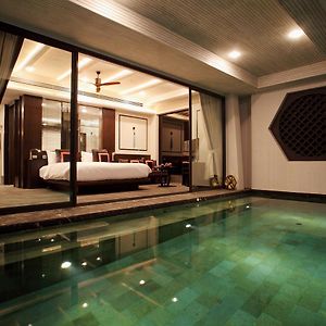 Baba Pool Suite